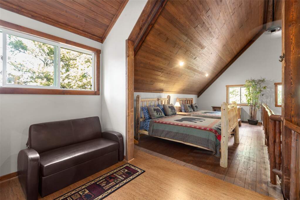 17 Bedroom Single Family Home/House's Image 98