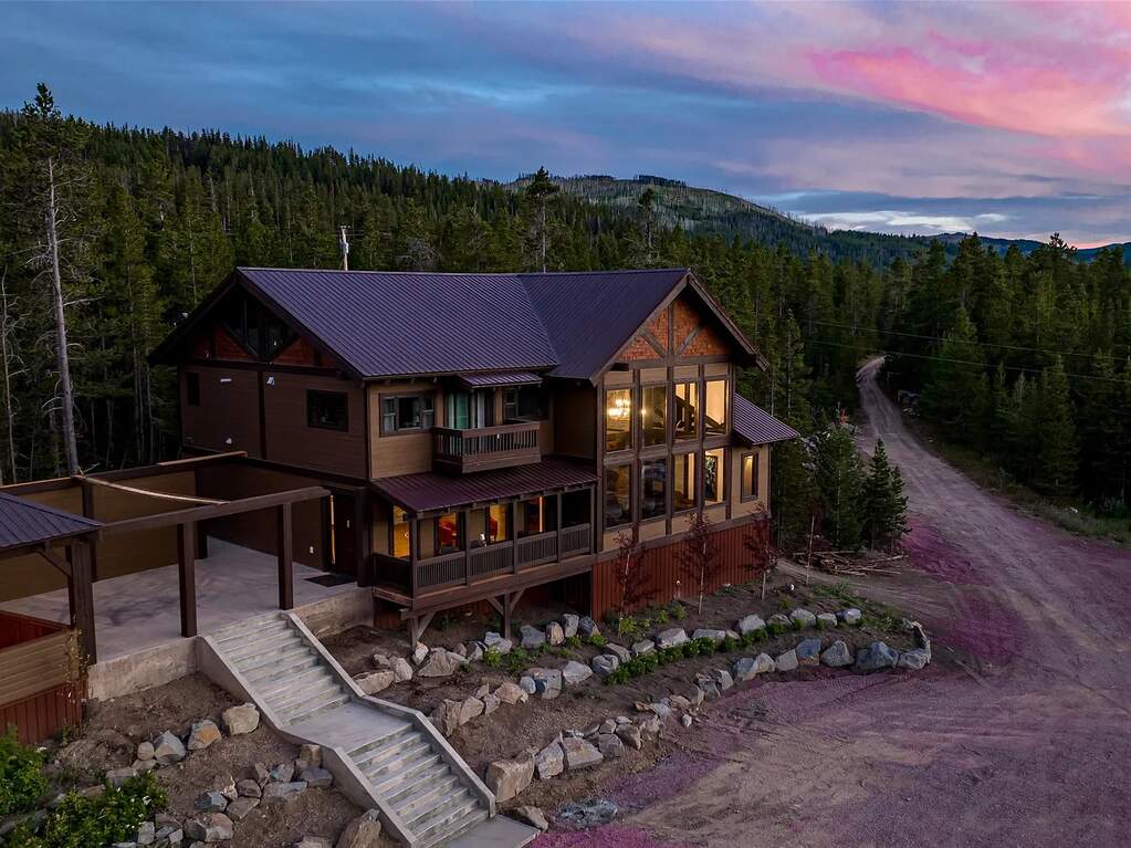 17 Bedroom Single Family Home/House's Image 136