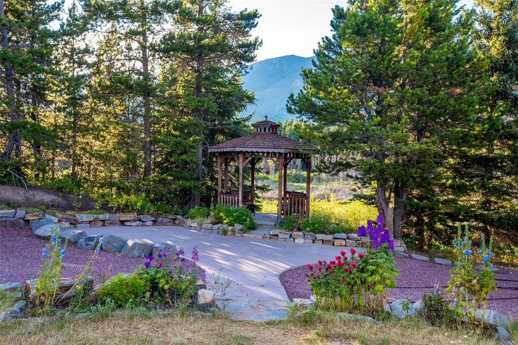 17 Bedroom Single Family Home/House's Image 31