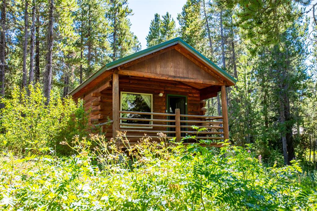 17 Bedroom Single Family Home/House's Image 6
