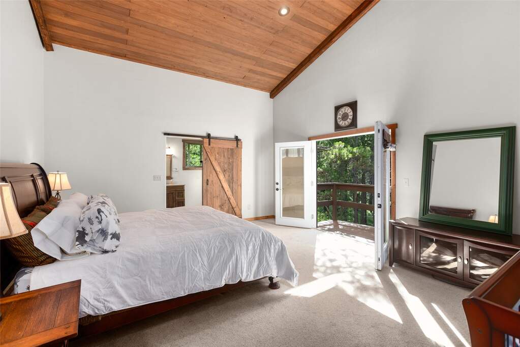 17 Bedroom Single Family Home/House's Image 92