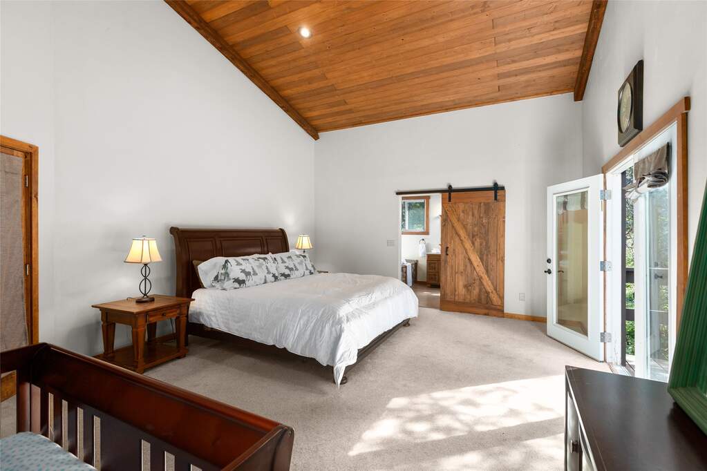 17 Bedroom Single Family Home/House's Image 93