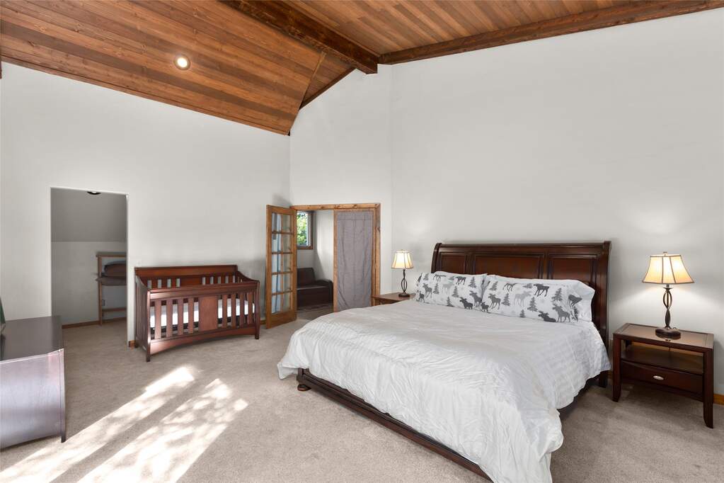 17 Bedroom Single Family Home/House's Image 94