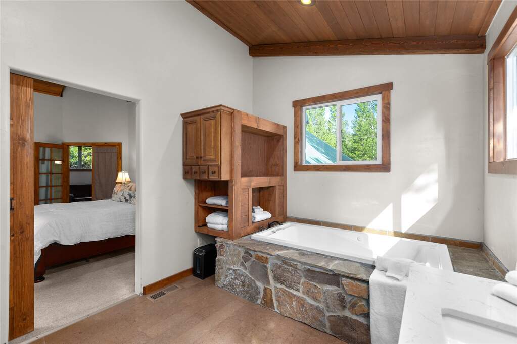 17 Bedroom Single Family Home/House's Image 95