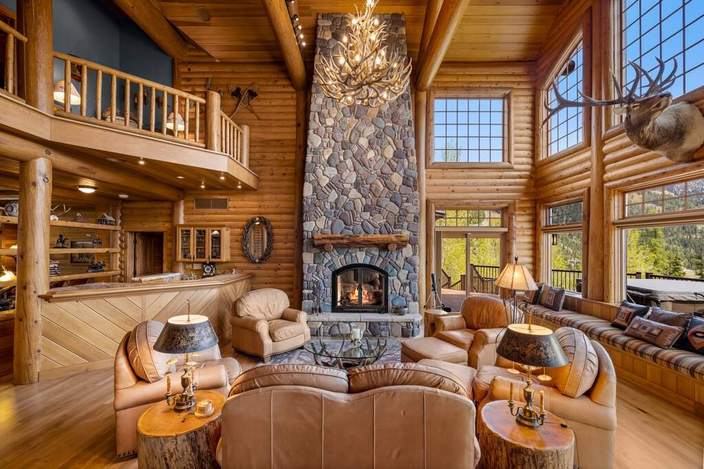 5 Bedroom Single Family Home/House's Image 16