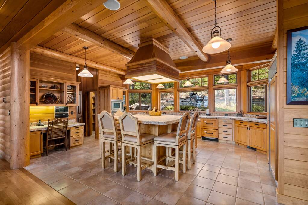 5 Bedroom Single Family Home/House's Image 28