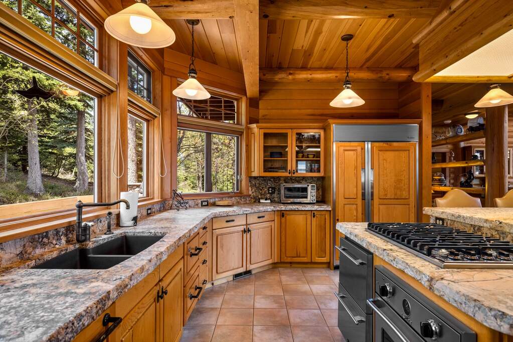 5 Bedroom Single Family Home/House's Image 32