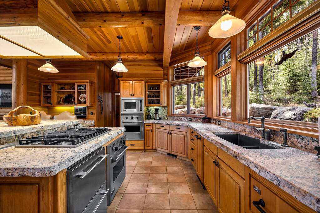 5 Bedroom Single Family Home/House's Image 34