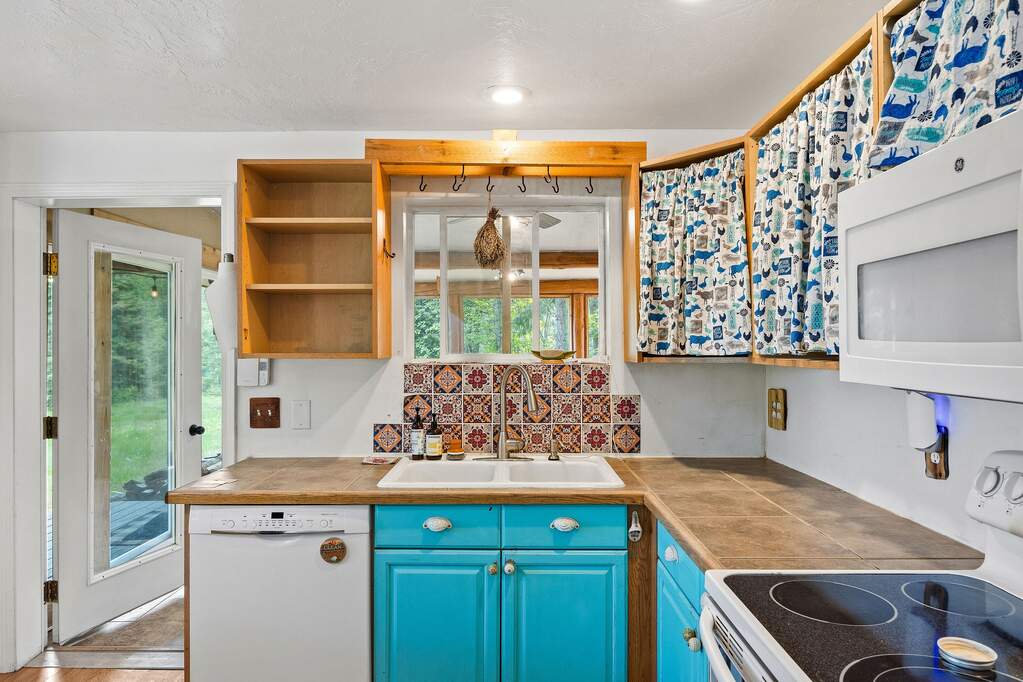 3 Bedroom Single Family Home/House's Image 11