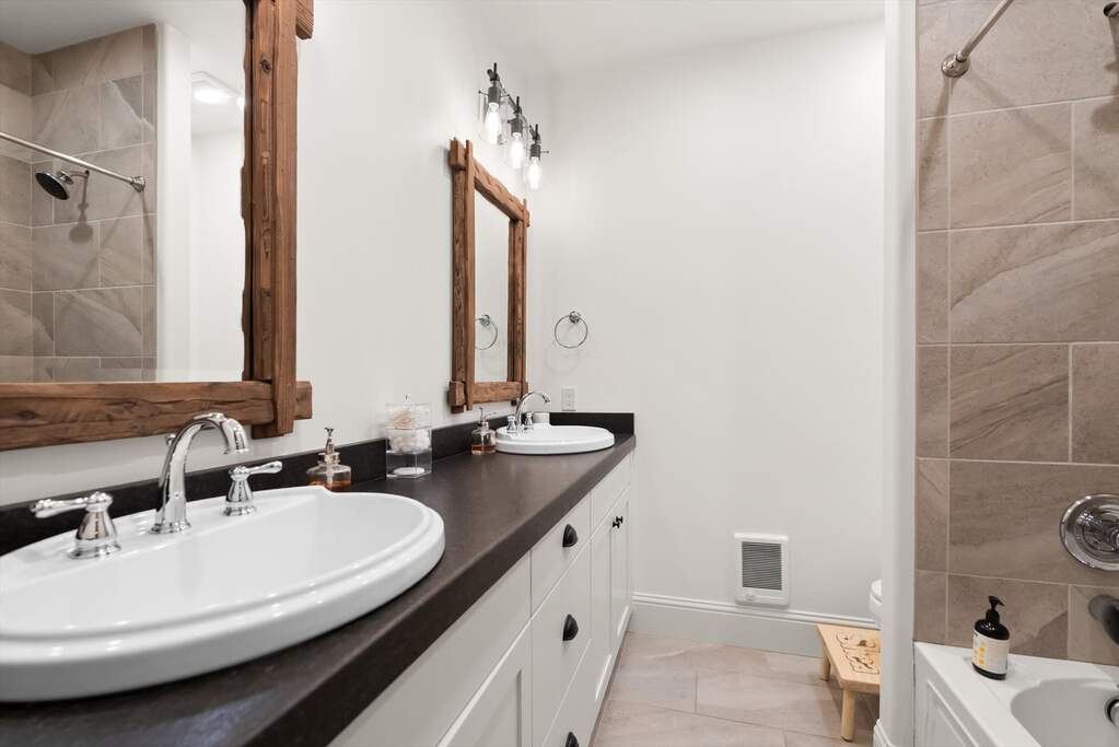 4 Bedroom Single Family Home/House's Image 22