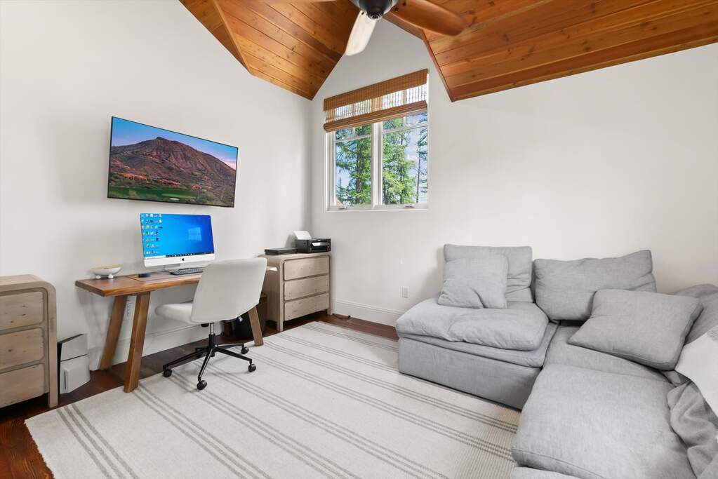 4 Bedroom Single Family Home/House's Image 25