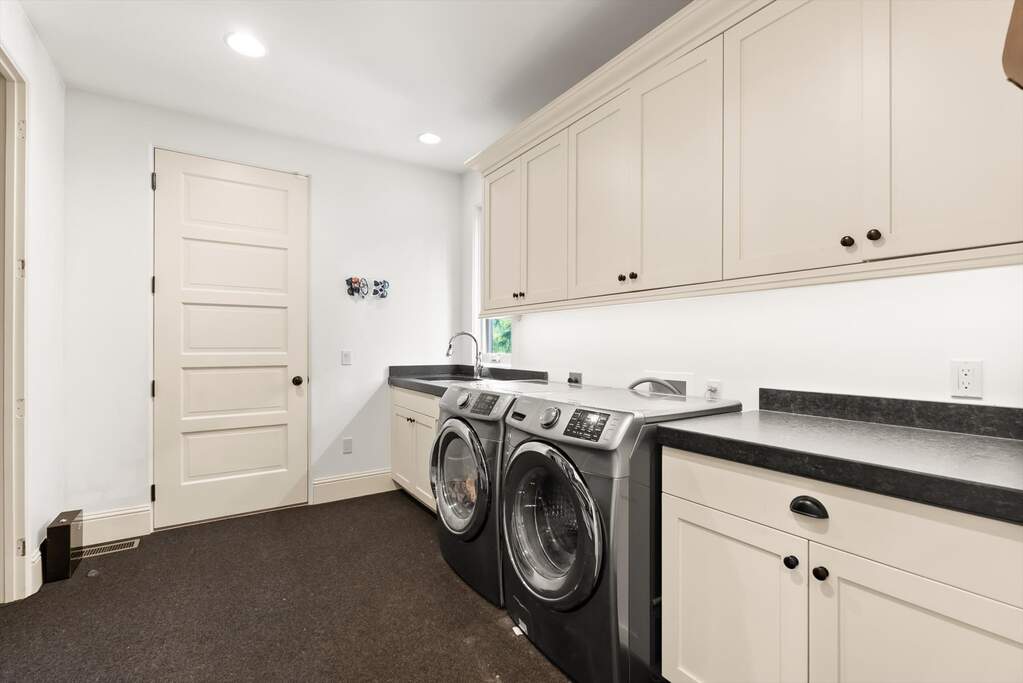 4 Bedroom Single Family Home/House's Image 28