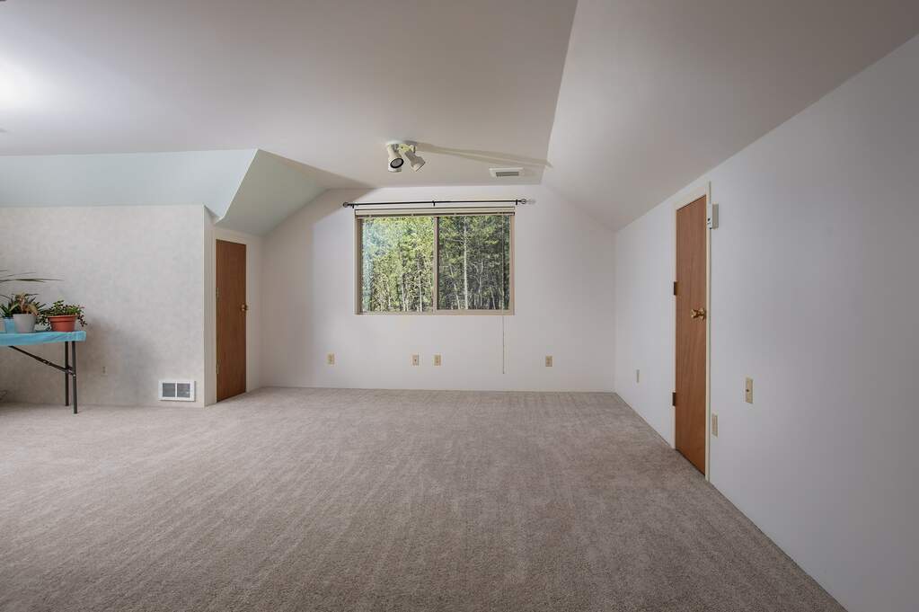 5 Bedroom Single Family Home/House's Image 19