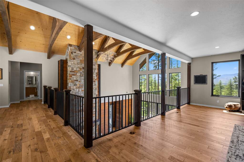 6 Bedroom Single Family Home/House's Image 23