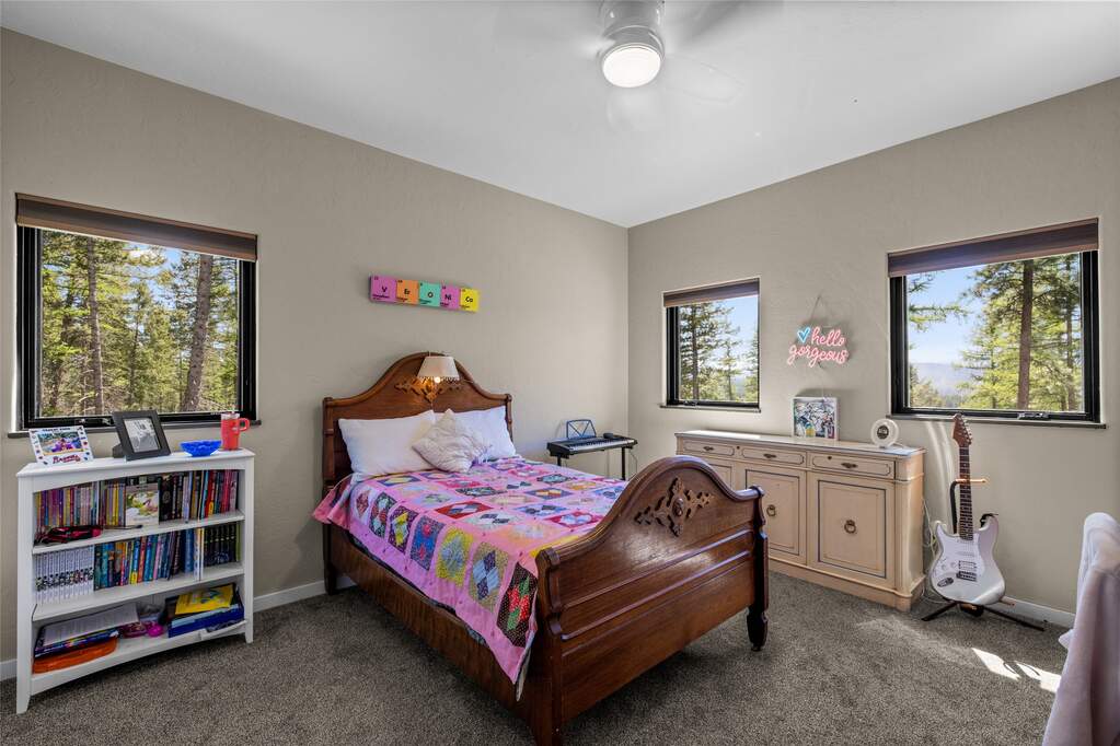 6 Bedroom Single Family Home/House's Image 25