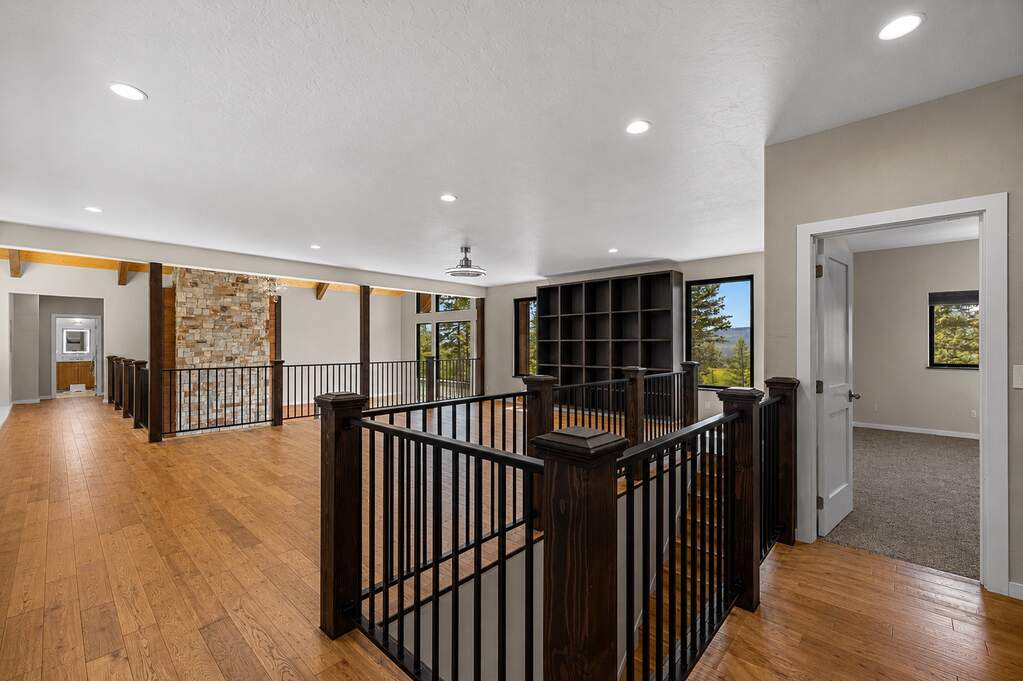 6 Bedroom Single Family Home/House's Image 31