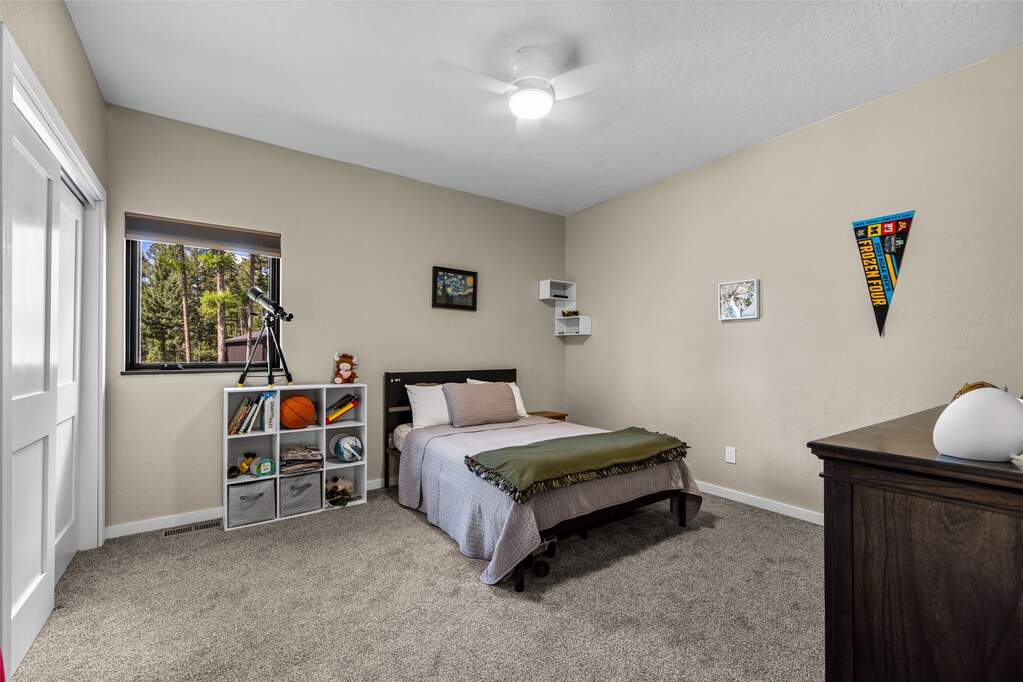 6 Bedroom Single Family Home/House's Image 34