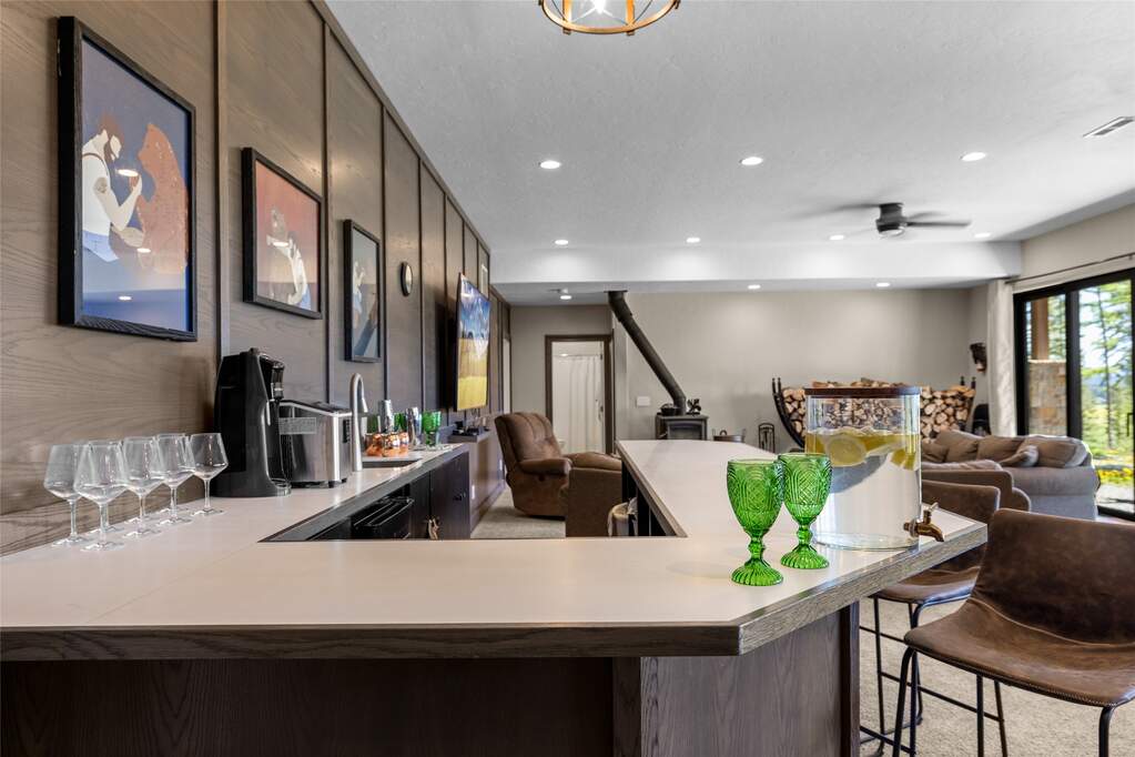 6 Bedroom Single Family Home/House's Image 42