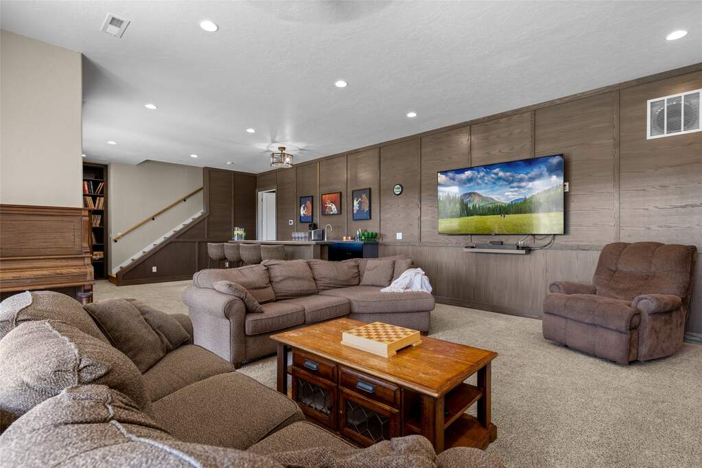 6 Bedroom Single Family Home/House's Image 47