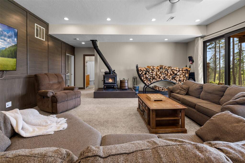 6 Bedroom Single Family Home/House's Image 48