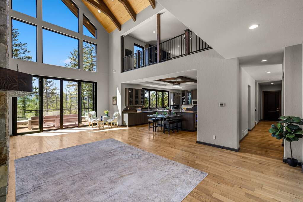 6 Bedroom Single Family Home/House's Image 53
