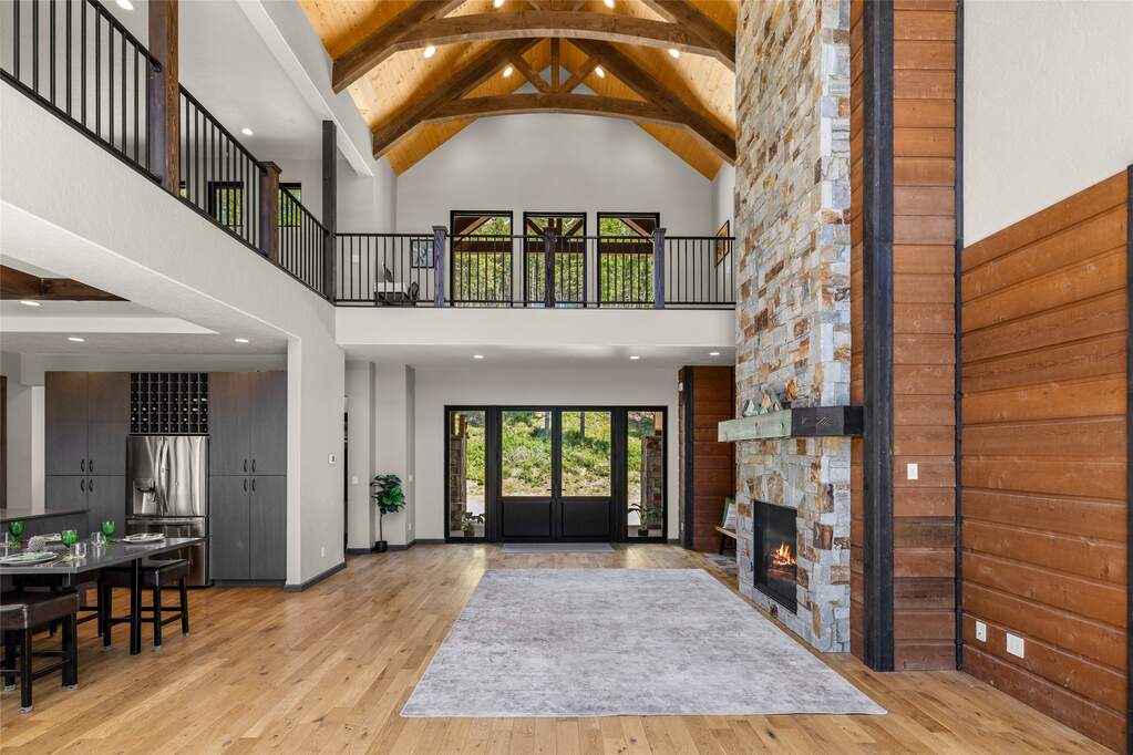 6 Bedroom Single Family Home/House's Image 55