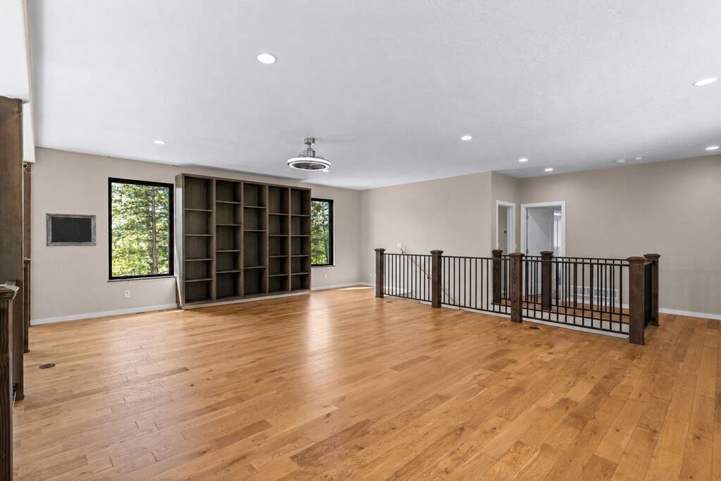 6 Bedroom Single Family Home/House's Image 60