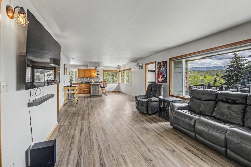 4 Bedroom Single Family Home/House's Image 6