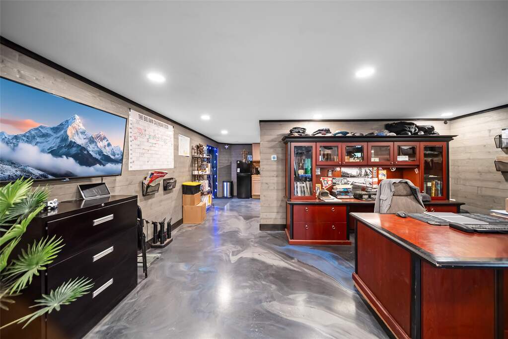 4 Bedroom Single Family Home/House's Image 73