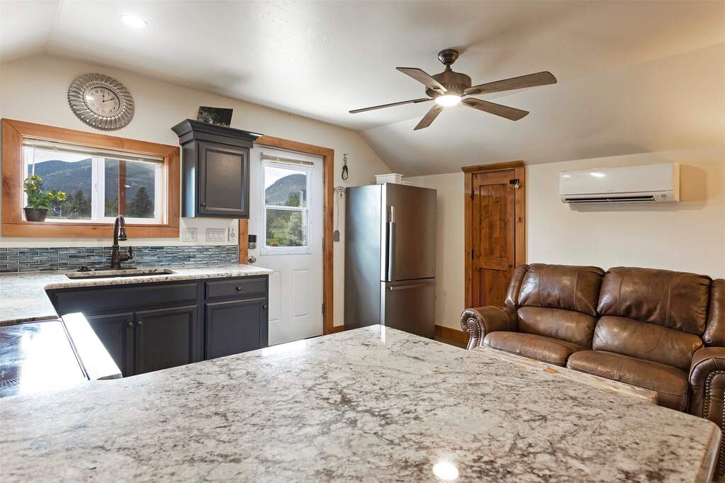 3 Bedroom Single Family Home/House's Image 38