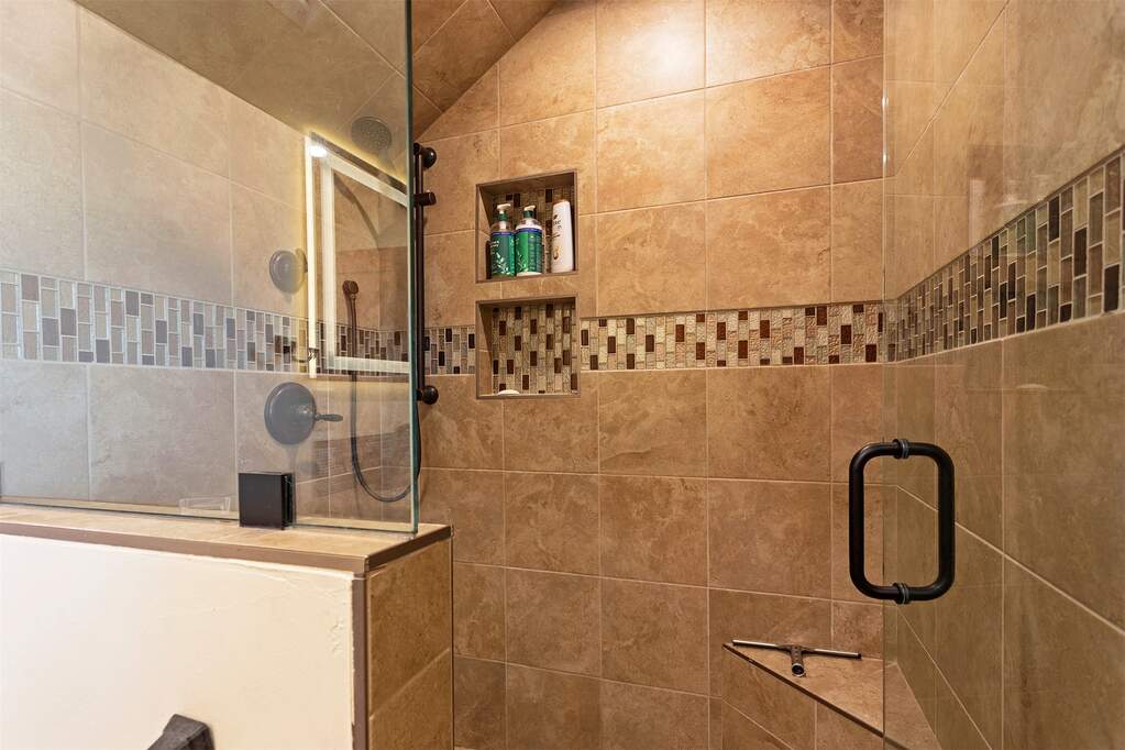 3 Bedroom Single Family Home/House's Image 42