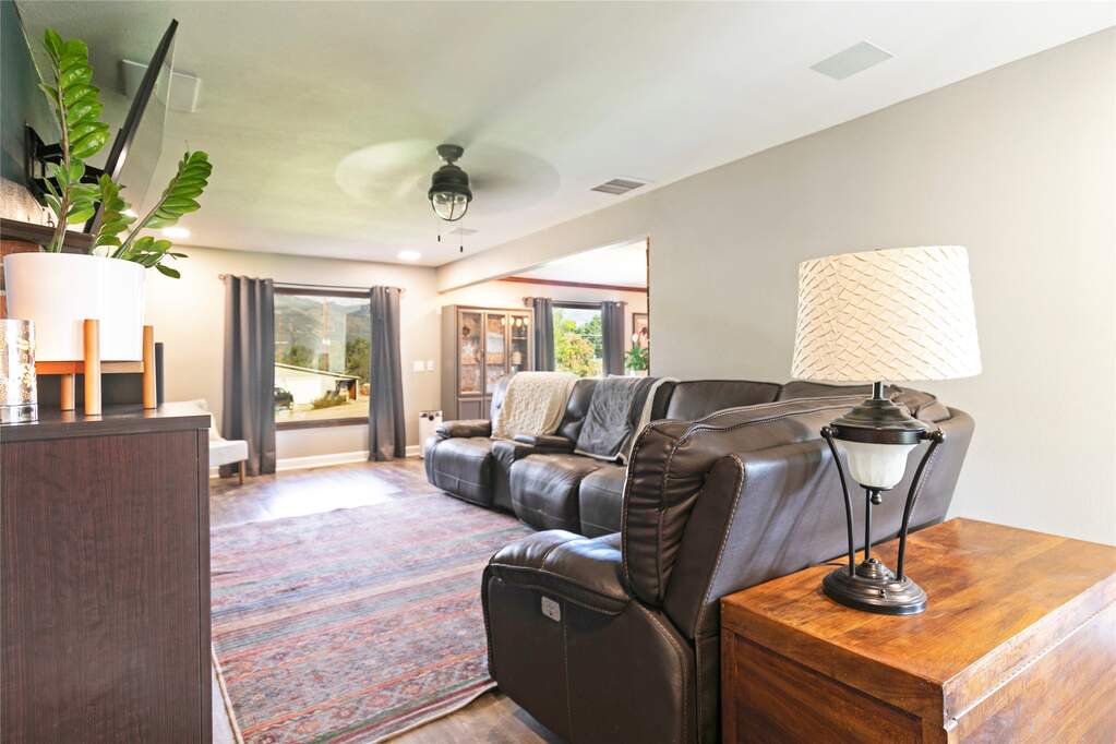 3 Bedroom Single Family Home/House's Image 10