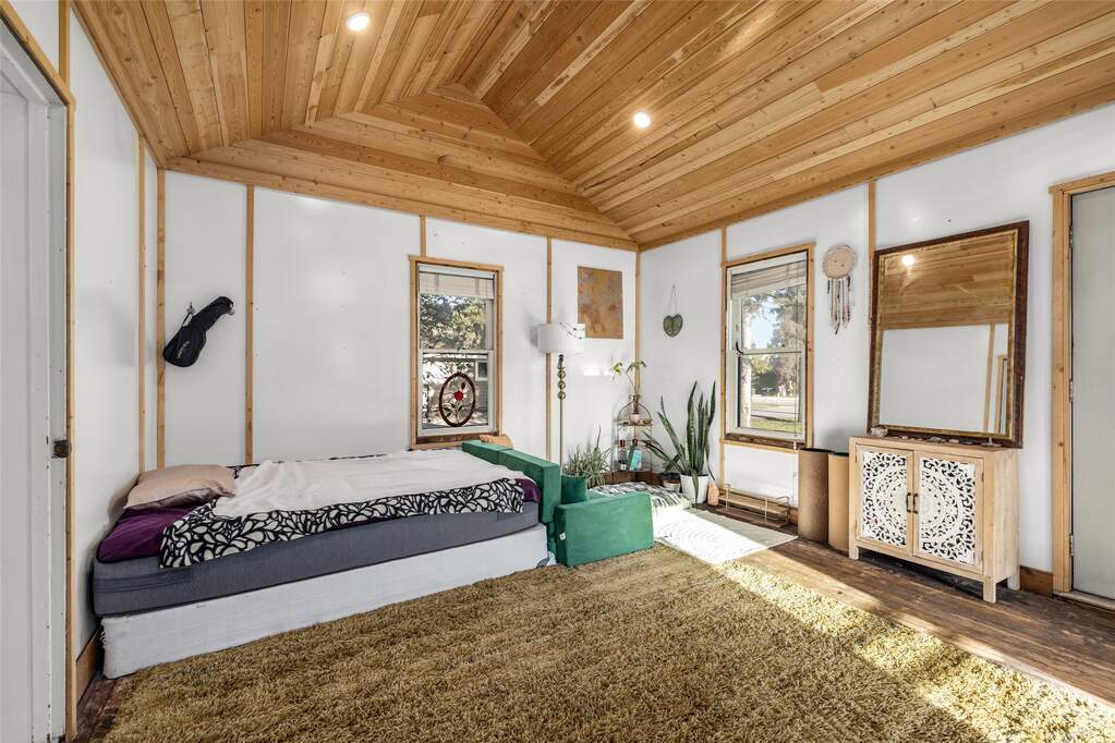 2 Bedroom Single Family Home/House's Image 8