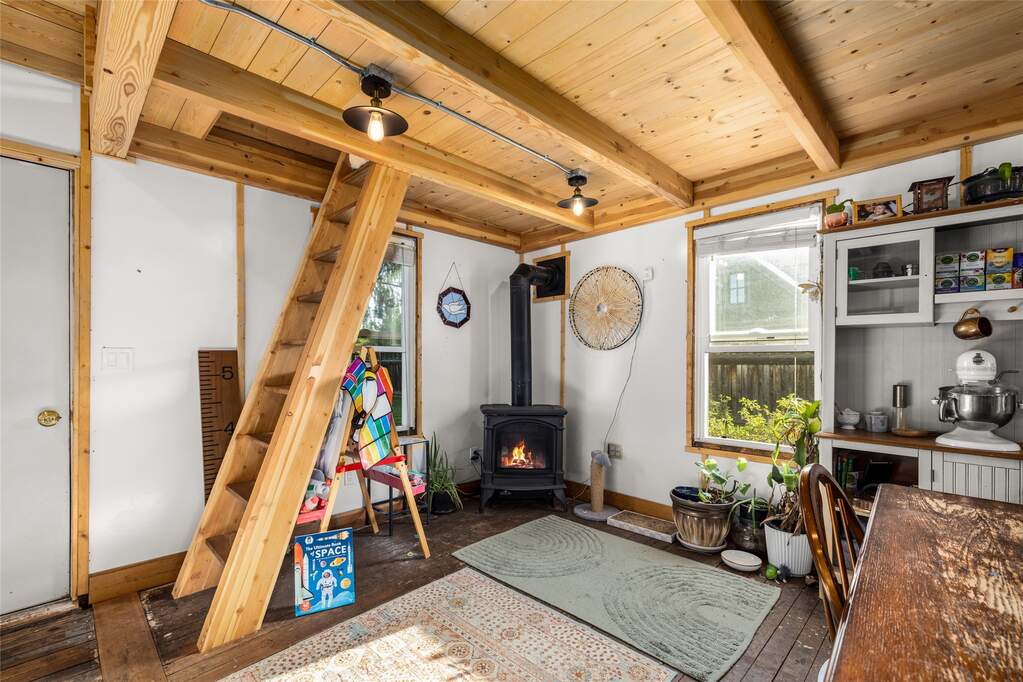 2 Bedroom Single Family Home/House's Image 5