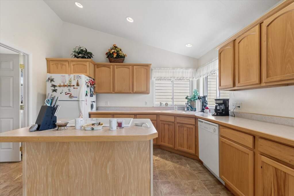 3 Bedroom Single Family Home/House's Image 3