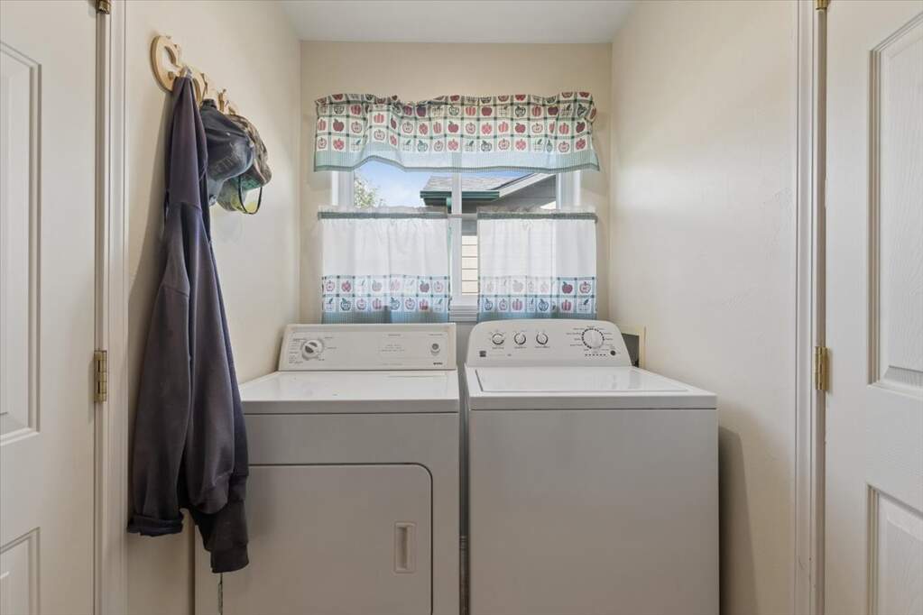 3 Bedroom Single Family Home/House's Image 4