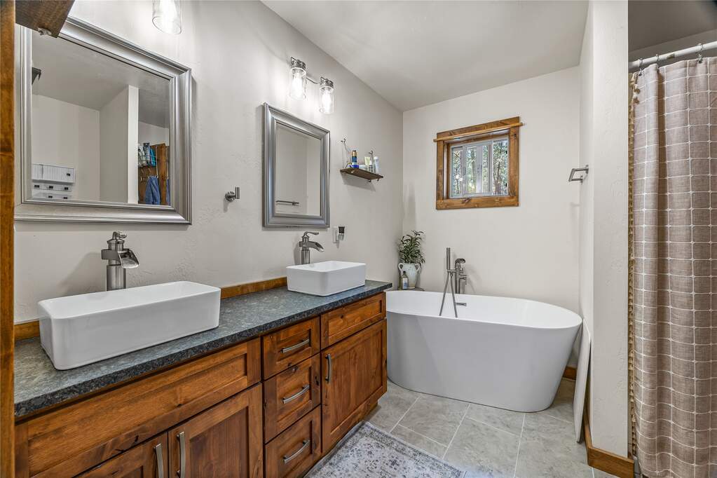 3 Bedroom Single Family Home/House's Image 12
