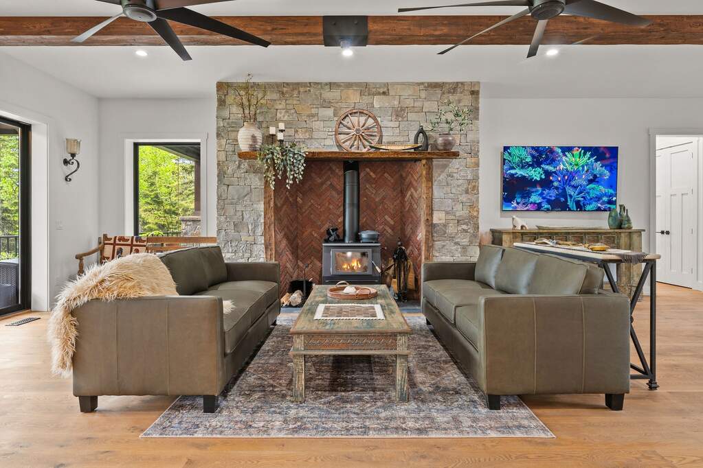5 Bedroom Single Family Home/House's Image 13
