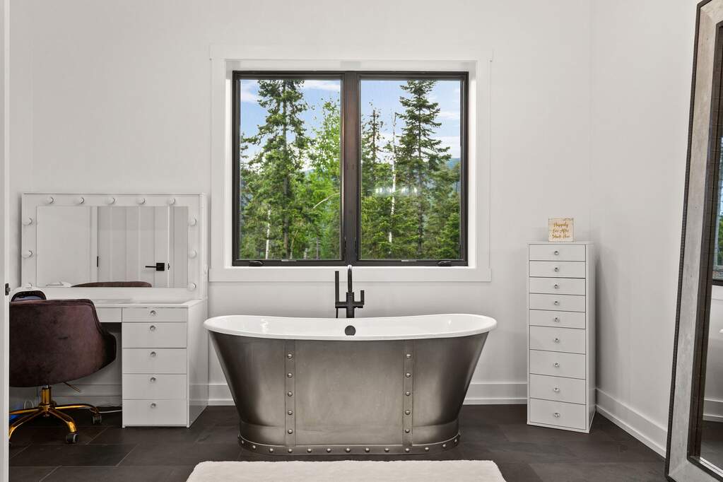 5 Bedroom Single Family Home/House's Image 33