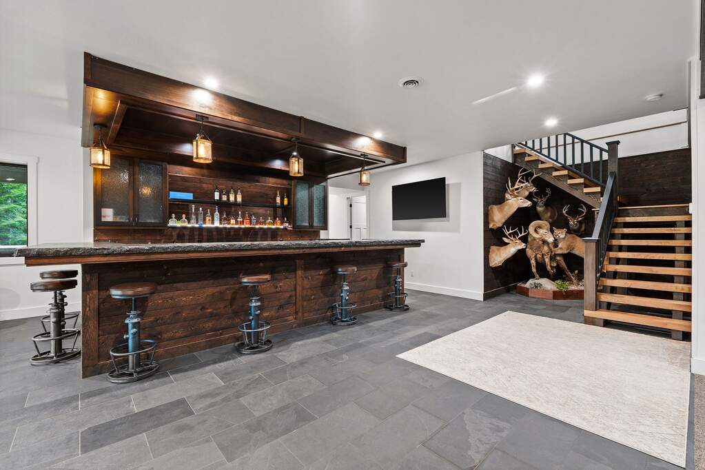 5 Bedroom Single Family Home/House's Image 43