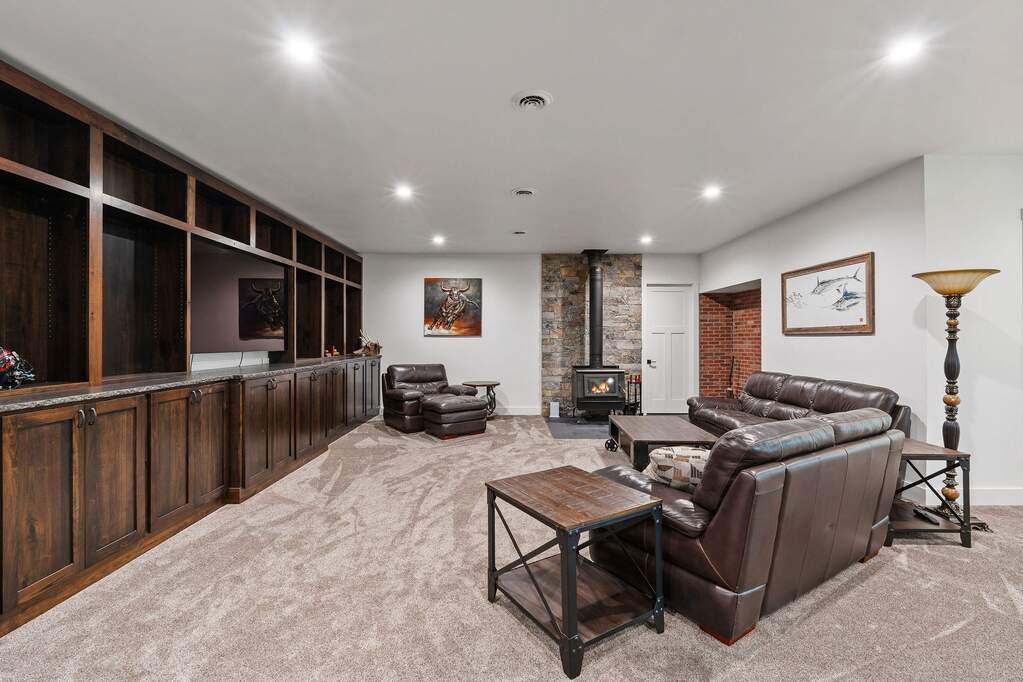 5 Bedroom Single Family Home/House's Image 47