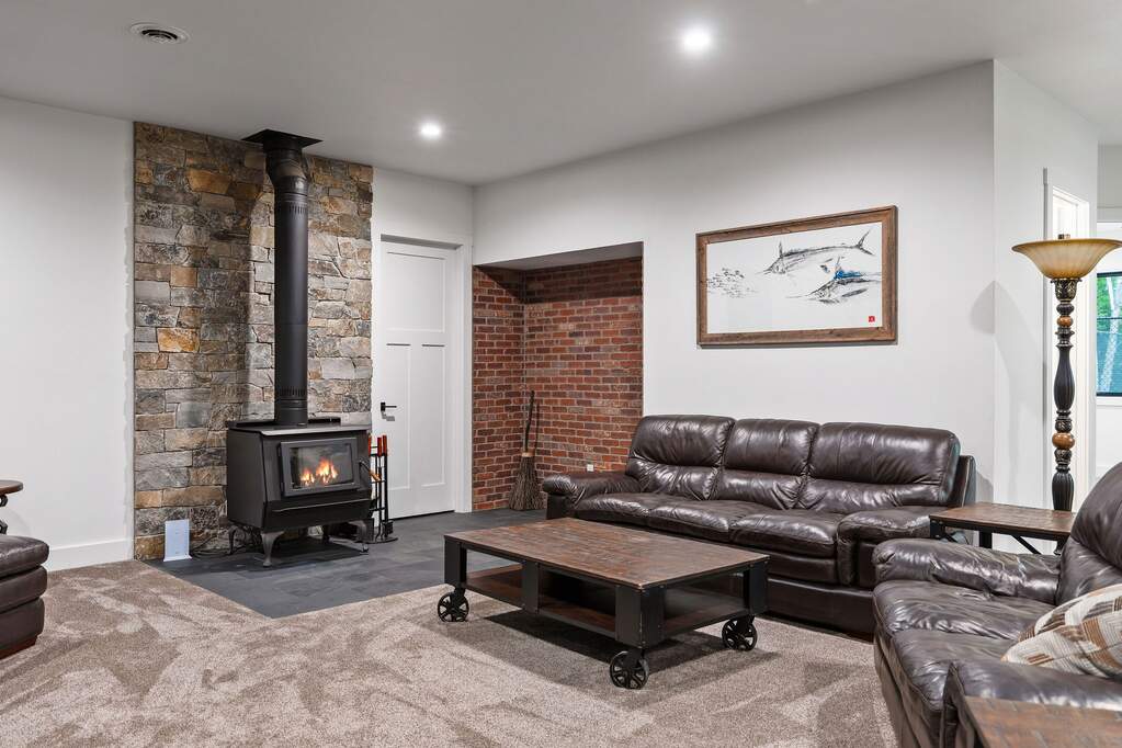 5 Bedroom Single Family Home/House's Image 48