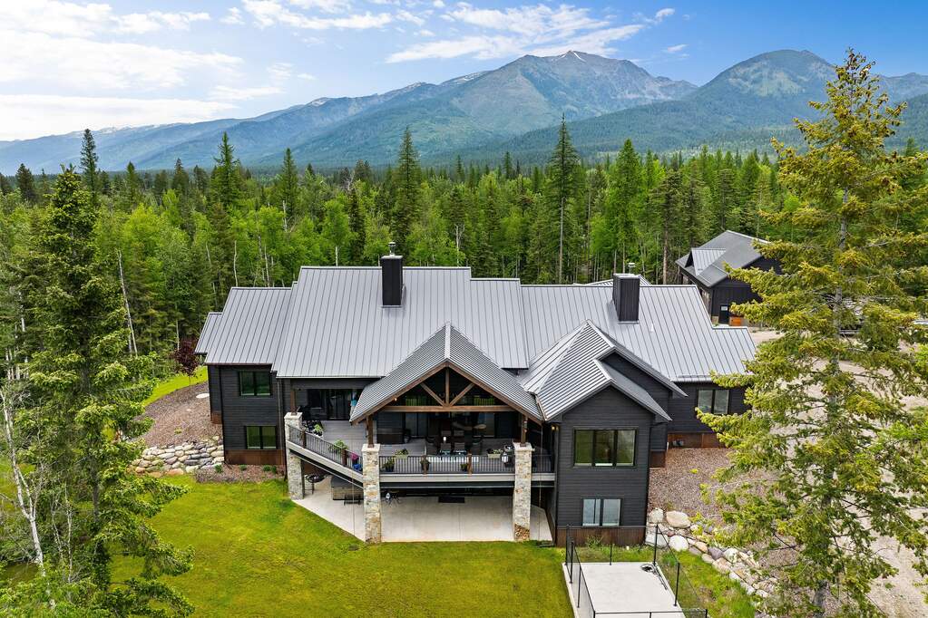 5 Bedroom Single Family Home/House's Image 4