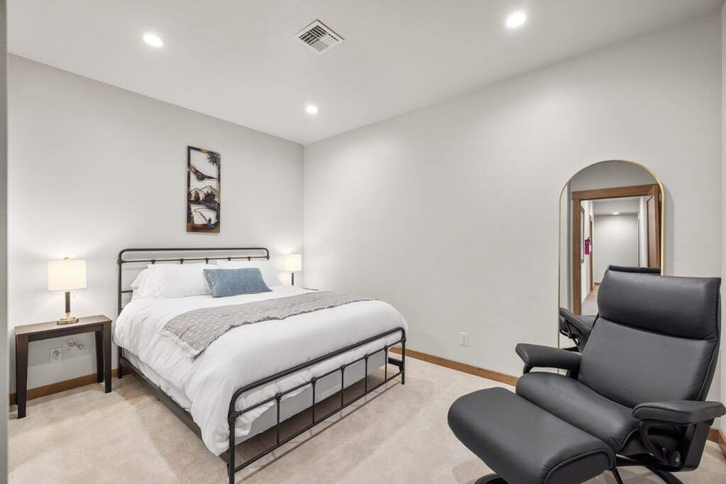 2 Bedroom Apartment/Flat's Image 11