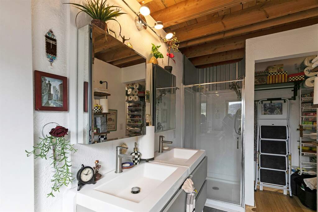 3 Bedroom Single Family Home/House's Image 32