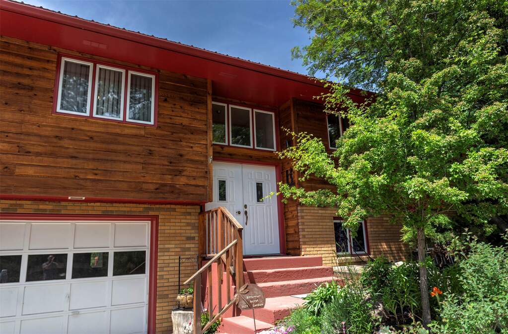 6 Bedroom Single Family Home/House's Image 10