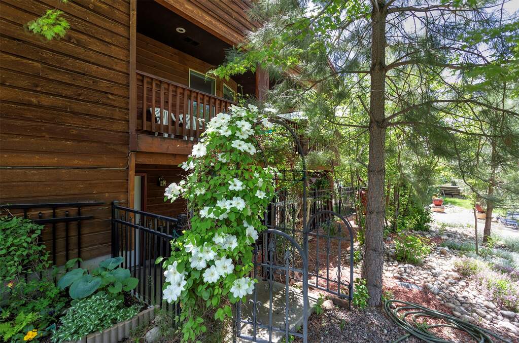 6 Bedroom Single Family Home/House's Image 14