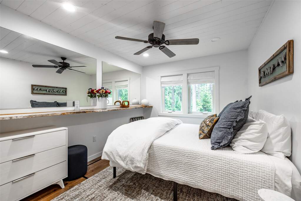 13 Bedroom Single Family Home/House's Image 11