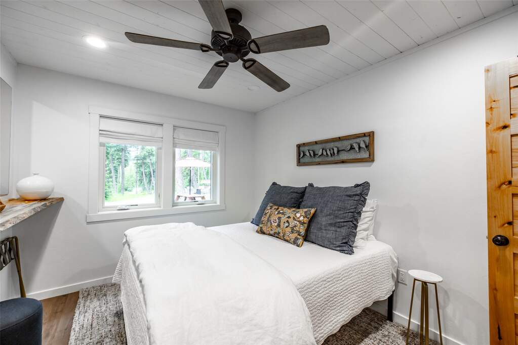 13 Bedroom Single Family Home/House's Image 12