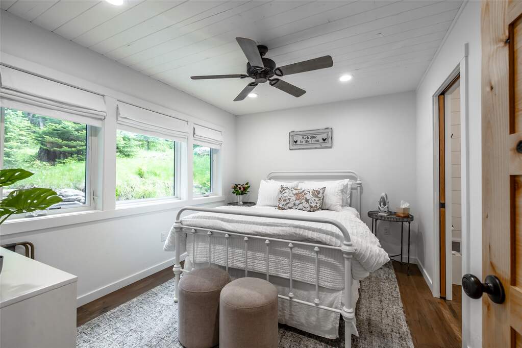 13 Bedroom Single Family Home/House's Image 14